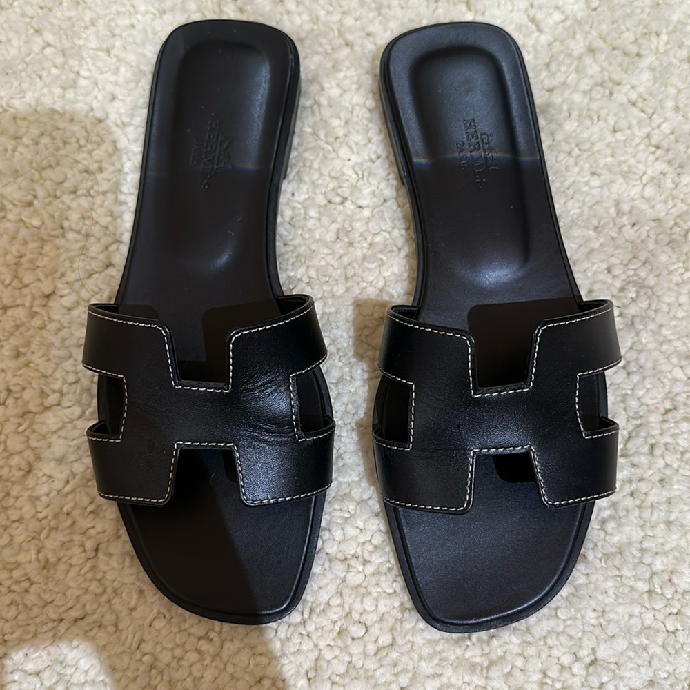HERMES black oral sandal